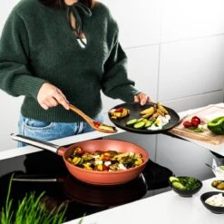 Westinghouse Pannenset Performance (Koekenpan ø 24 En 28 Cm + Steelpan ø 18 Cm) - Rood - Inductie En Alle Andere Warmtebronnen 11 Westinghouse Pannenset Performance (Koekenpan ø 24 En 28 Cm + Steelpan ø 18 Cm) - Rood - Inductie En Alle Andere Warmtebronnen -Koken Pro Verkoopwinkel 1200x1200 59