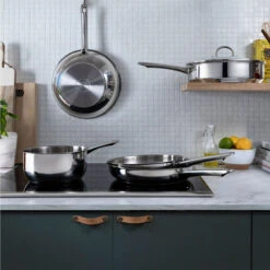 BK Hapjespan Met Deksel - Bright RVS - ø 28 Cm - Zonder Anti-aanbaklaag 11 BK Hapjespan Met Deksel - Bright RVS - ø 28 Cm - Zonder Anti-aanbaklaag -Koken Pro Verkoopwinkel 23f28ce08a675f8207040ca3b1b15cd04406522d BK Bri SauteP 1pc CC005749 001 Collection