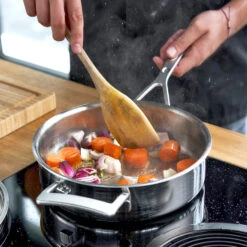 Demeyere Hapjespan Industry 5 - ø 28 Cm / 5.7 Liter + Deksel 13 Demeyere Hapjespan Industry 5 - ø 28 Cm / 5.7 Liter + Deksel -Koken Pro Verkoopwinkel 40850 681 0 Product In Use OS 750x750 1