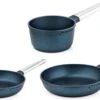 Westinghouse Pannenset Performance (Koekenpan ø 24 En 28 Cm + Steelpan ø 18 Cm) - Blauw - Inductie En Alle Andere Warmtebronnen 1 Westinghouse Pannenset Performance (Koekenpan ø 24 En 28 Cm + Steelpan ø 18 Cm) - Blauw - Inductie En Alle Andere Warmtebronnen -Koken Pro Verkoopwinkel 550x338 1