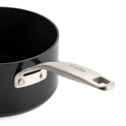 GreenPan Steelpan Copenhagen - Zwart - ø 18 Cm / 2.1 Liter -Koken Pro Verkoopwinkel 5fce103bc4f3aaa29028d400cb7d9816a4f87e6a 3 Cop SauceP 18Cm CC003397 001 DetailHandle5B15D