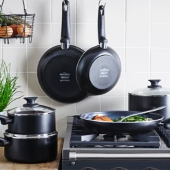 GreenPan Hapjespan Met Deksel - Cambridge - Infinity Black - ø 24 Cm / 3.1 Liter - Keramische Anti-aanbaklaag -Koken Pro Verkoopwinkel 7b23e8eb285d1d6fbac8094cba95ce2d82df7107 GP CAM BA Bd KitchenSetting Lifestyle a5B15D