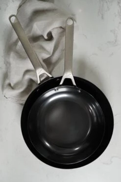 Saveur Selects Pannenset - Carbon Steel (Wokpan ø 35 Cm + Koekenpan ø 30 Cm) - Inductie En Alle Andere Warmtebronnen 19 Saveur Selects Pannenset - Carbon Steel (Wokpan ø 35 Cm + Koekenpan ø 30 Cm) - Inductie En Alle Andere Warmtebronnen -Koken Pro Verkoopwinkel 800x1200 1