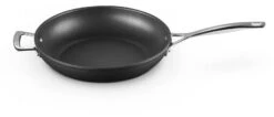 Le Creuset Sauteerpan Les Forgées TNS - ø 30 Cm / 3.7 Liter - Standaard Anti-aanbaklaag 12 Le Creuset Sauteerpan Les Forgées TNS - ø 30 Cm / 3.7 Liter - Standaard Anti-aanbaklaag -Koken Pro Verkoopwinkel LC 20190624 ZS PS FS 51101300010202 002