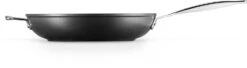 Le Creuset Sauteerpan Les Forgées TNS - ø 30 Cm / 3.7 Liter - Standaard Anti-aanbaklaag 13 Le Creuset Sauteerpan Les Forgées TNS - ø 30 Cm / 3.7 Liter - Standaard Anti-aanbaklaag -Koken Pro Verkoopwinkel LC 20190624 ZS PS FS 51101300010202 003