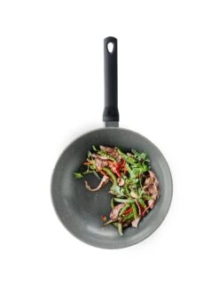BK Wokpan Granite - Aluminium - ø 28 Cm - Keramische Anti-aanbaklaag -Koken Pro Verkoopwinkel a077e5cf0b76779a87f14dc2d9c9eb0c7c791fe2 BK GRANC Opn Wok top 1