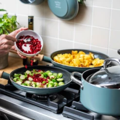 Greenpan Pannenset Met Keukenhulpjes Mayflower - 4 Delige Set -Koken Pro Verkoopwinkel bde26a63bef464f00d8332237794fb6782e8deec GP FEA MAY SkyBlA BrBD Christmas Prep Lifestyle10 2018 a
