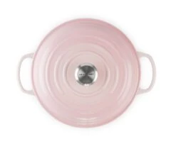 Le Creuset Braadpan Signature - Campagnard - Shell Pink - ø 26 Cm / 2.2 Liter -Koken Pro Verkoopwinkel le creuset campagnard shell pink 26cm 1