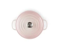 Le Creuset Braadpan Signature - Shell Pink - ø 24 Cm / 4.2 Liter -Koken Pro Verkoopwinkel le creuset sginature braadpan shell pink 24cm 1