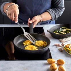 Demeyere Koekenpan Alu Comfort 3 - Duraslide - ø 20 Cm - Standaard Anti-aanbaklaag 12 Demeyere Koekenpan Alu Comfort 3 - Duraslide - ø 20 Cm - Standaard Anti-aanbaklaag -Koken Pro Verkoopwinkel pdp masonry content demeyere alu comfort dura 3 pan soft utensils 750x750