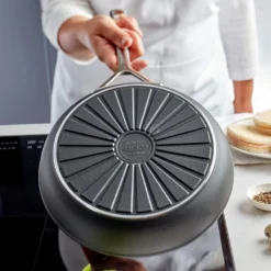 Demeyere Hapjespan Alu Pro 5 - Duraslide Titanium - ø 24 Cm / 3.2 Liter - Standaard Anti-aanbaklaag -Koken Pro Verkoopwinkel pdp masonry content demeyere radiant 750x750