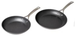 Le Creuset Koekenpannenset Les Forgées TNS - ø 24 En 28 Cm - Standaard Anti-aanbaklaag -Koken Pro Verkoopwinkel product 1 2