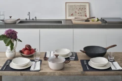 Sambonet Braadpan Rock 'n' Rose - Creme - ø 24 Cm / 4.5 Liter - Standaard Anti-aanbaklaag -Koken Pro Verkoopwinkel sambonet rock n rose sfeer8 1